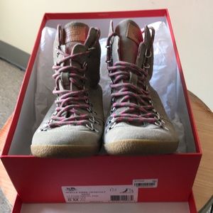 Coach “Noelle “ Calf Camel Gray/Pink Boots